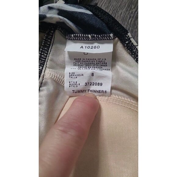 It Figures! Tunmy Thinner Floral Shaping One Piece Swimsuit Size 8 - Picture 4 of 4